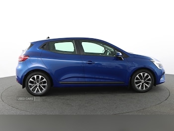 Used Renault Clio 2022 for sale - 76856119: Photo