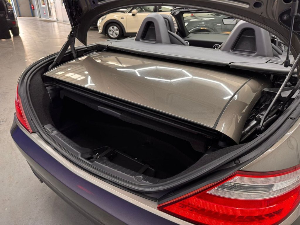 Used Mercedes-Benz SLK 2012 for sale - 77436543: Photo 17