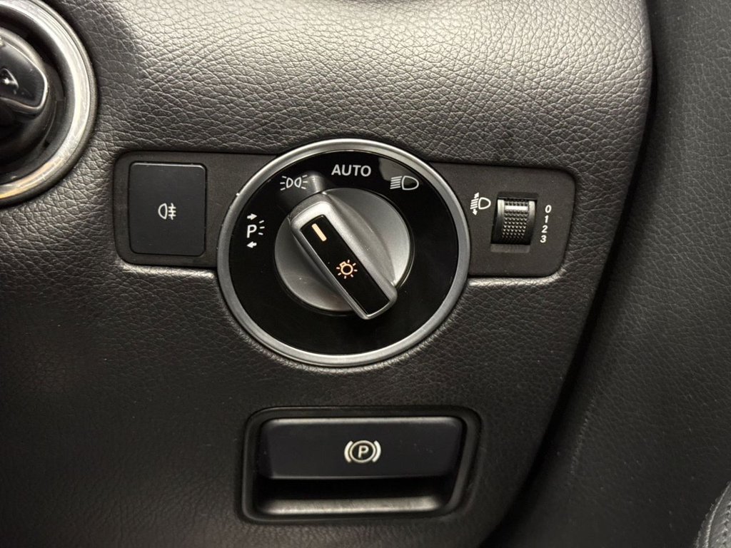 Used Mercedes-Benz SLK 2012 for sale - 77436543: Photo 40