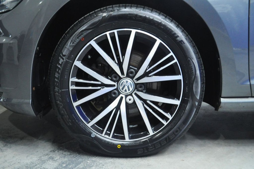 Used Volkswagen Golf 2017 for sale - 76665536: Photo 17