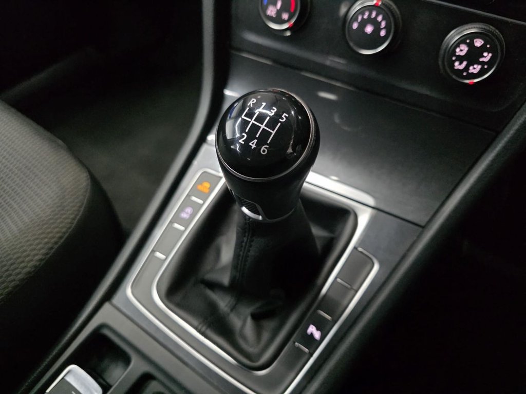 Used Volkswagen Golf 2017 for sale - 76665536: Photo 28