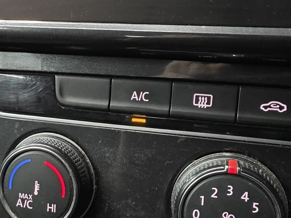 Used Volkswagen Golf 2017 for sale - 76665536: Photo 31