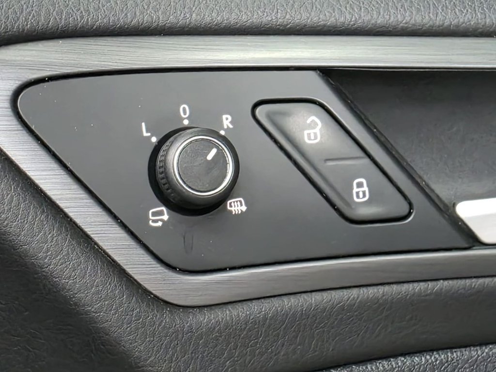 Used Volkswagen Golf 2017 for sale - 76665536: Photo 43