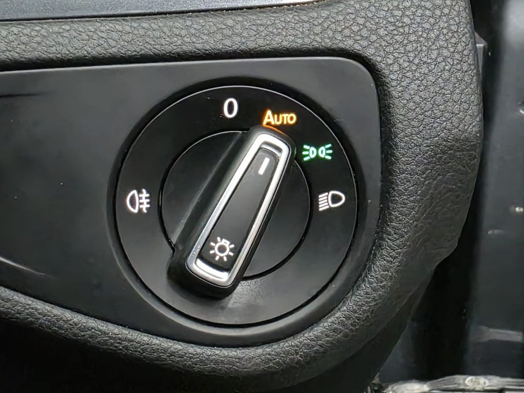 Used Volkswagen Golf 2017 for sale - 76665536: Photo 44