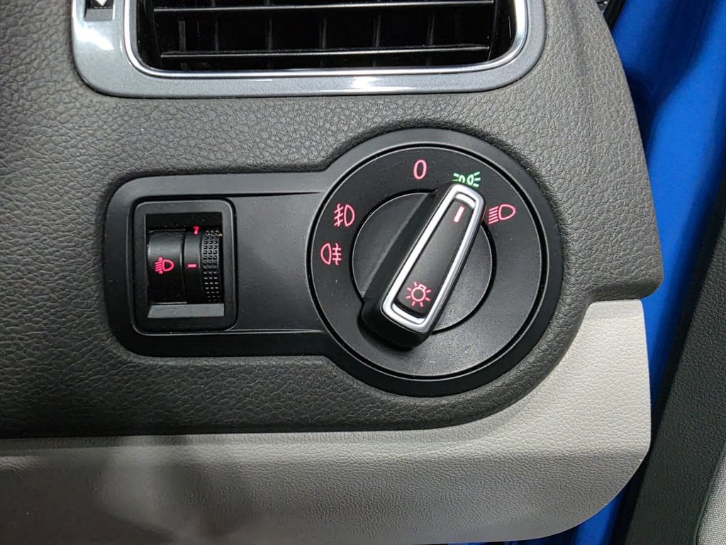 Used Volkswagen Polo 2015 for sale - 76147325: Photo 34