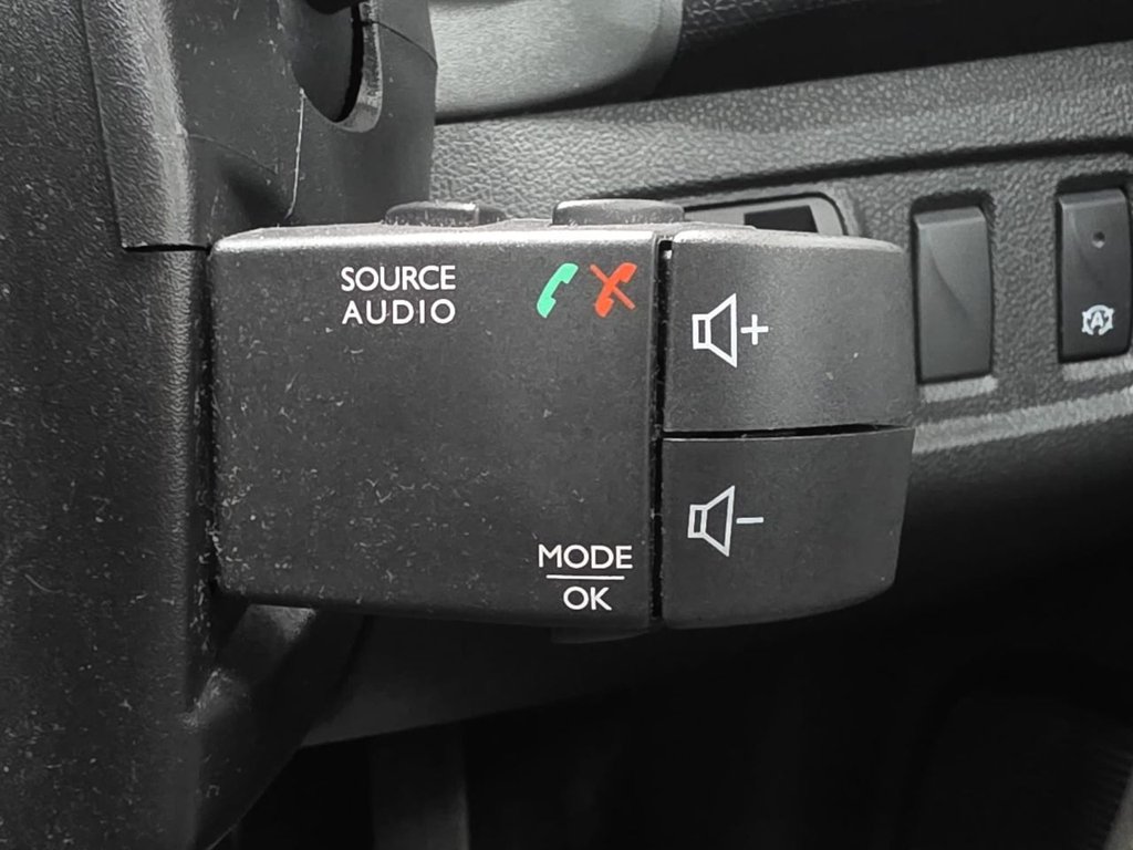 Used Renault Clio 2019 for sale - 77952715: Photo 39