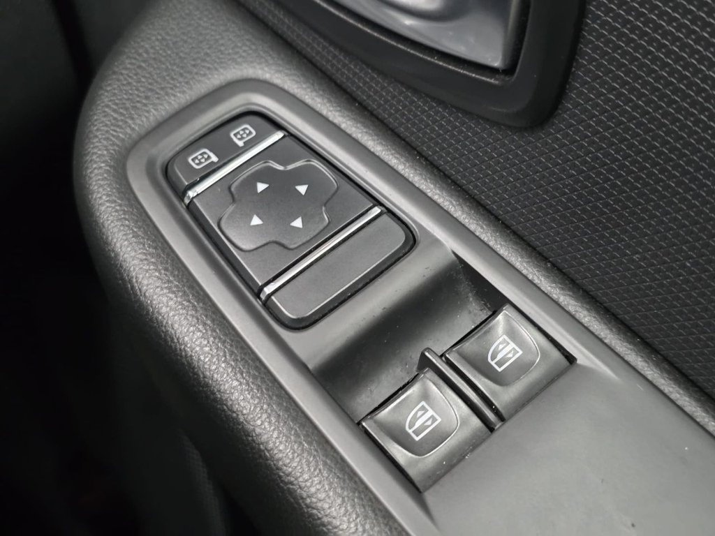 Used Renault Clio 2019 for sale - 77952715: Photo 40