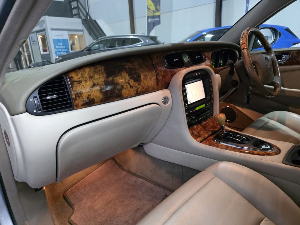 Used Jaguar XJ 2003 for sale - 76698236: Photo 28