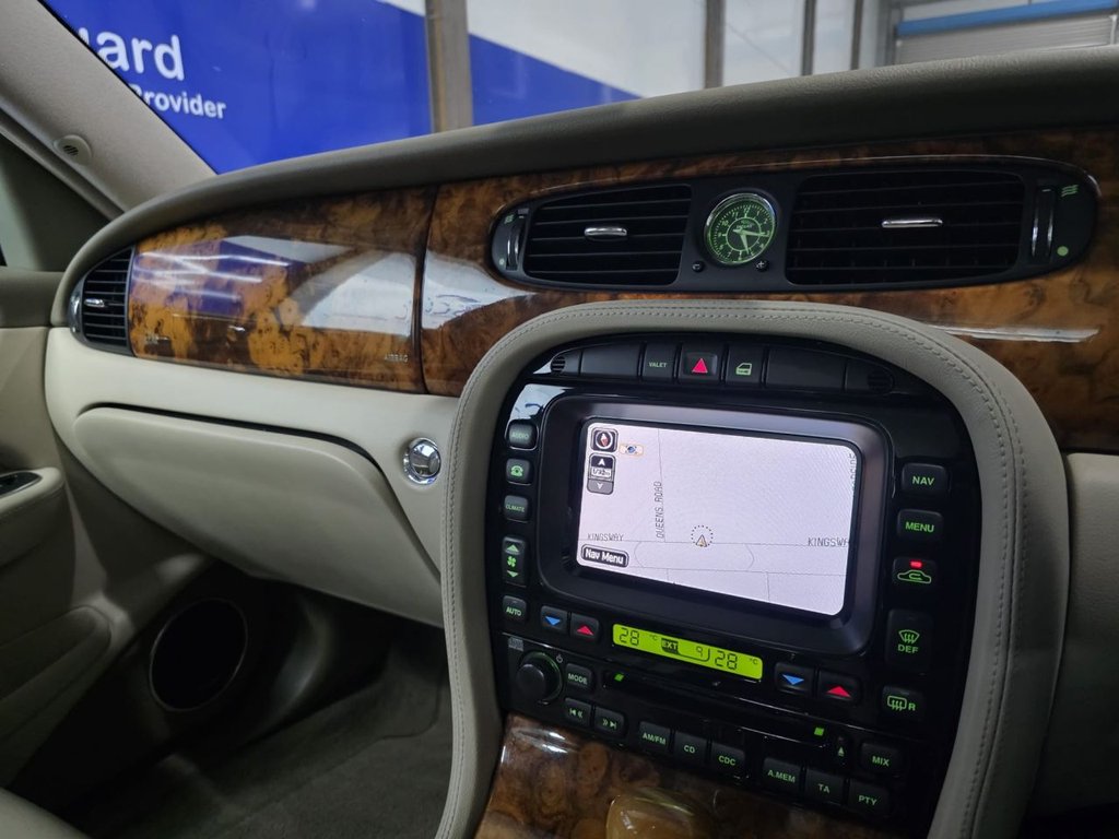 Used Jaguar XJ 2003 for sale - 76604730: Photo 41