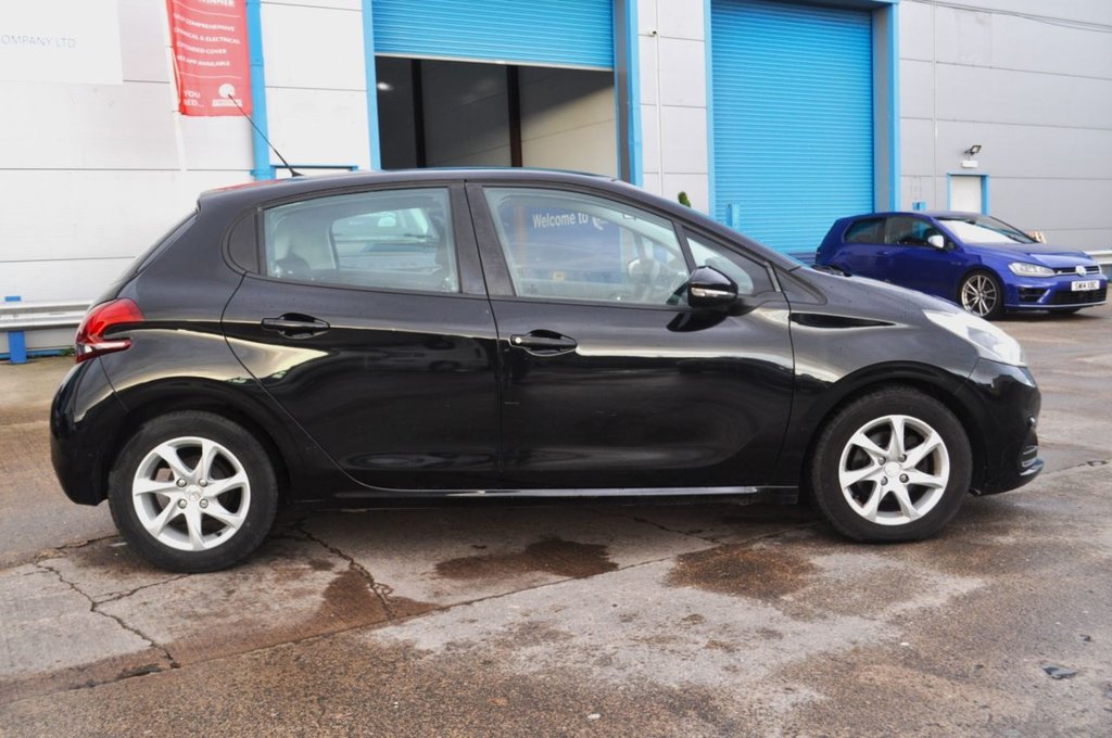 Used Peugeot 208 2015 for sale - 77394665: Photo 2