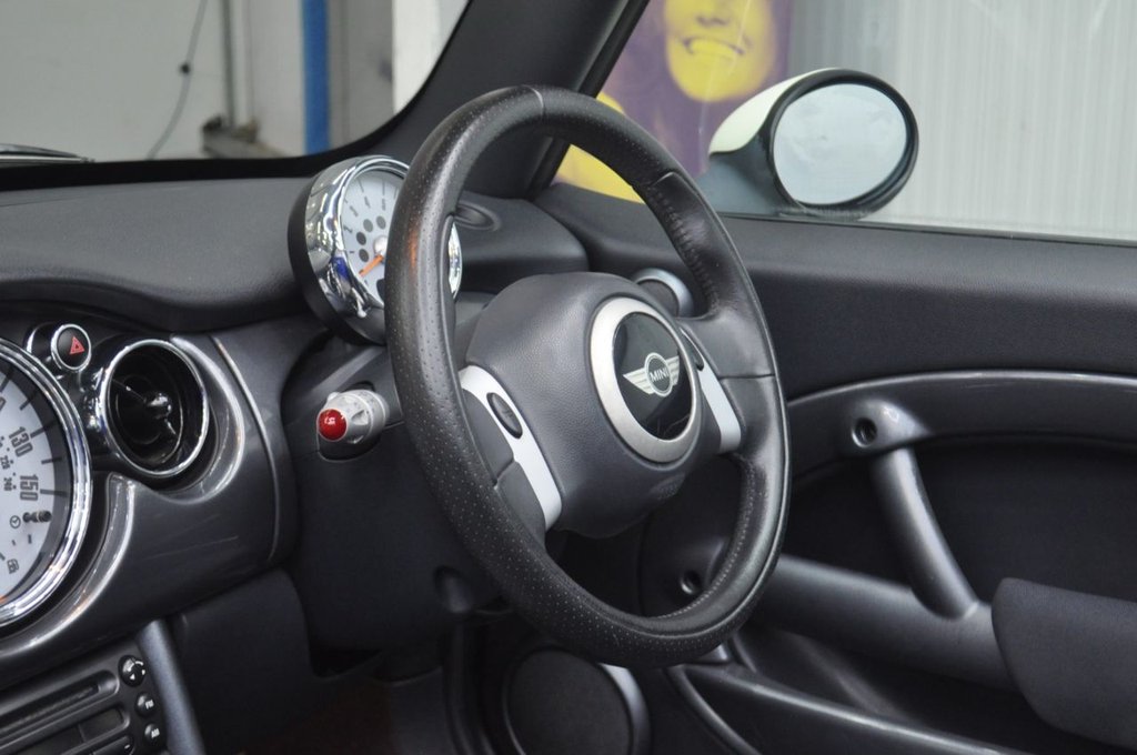 Used MINI Convertible 2006 for sale - 77407978: Photo 23