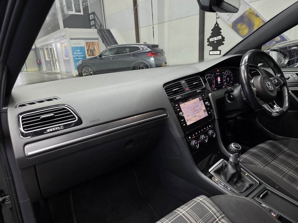Used Volkswagen Golf 2018 for sale - 76711391: Photo 21