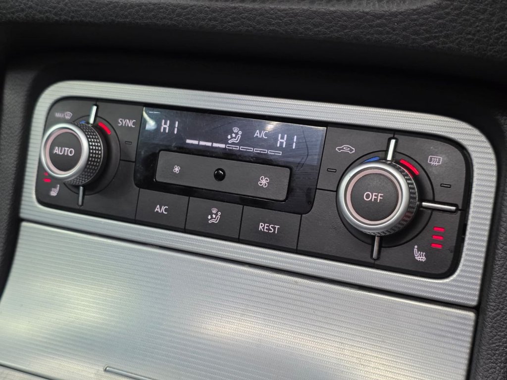 Used Volkswagen Touareg 2015 for sale - 77608954: Photo 32