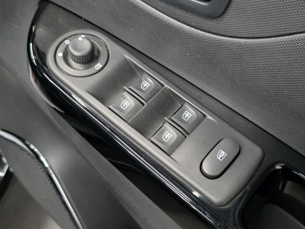 Used Renault Captur 2015 for sale - 77534029: Photo 43