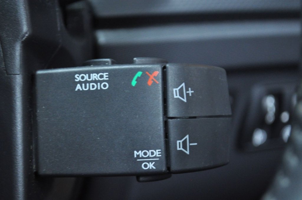 Used Renault Captur 2015 for sale - 77064935: Photo 38