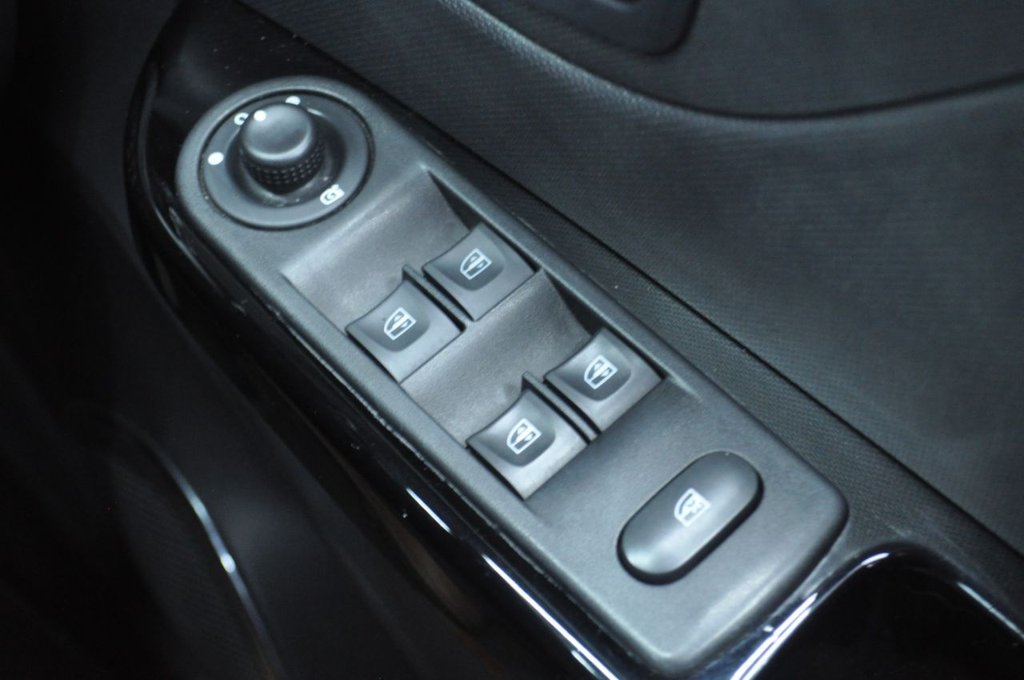 Used Renault Captur 2015 for sale - 77064935: Photo 42