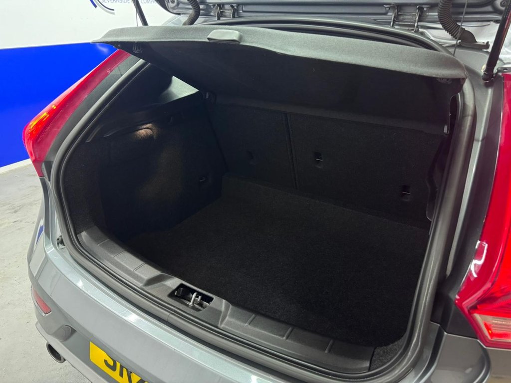 Used Volvo V40 2017 for sale - 76900391: Photo 10