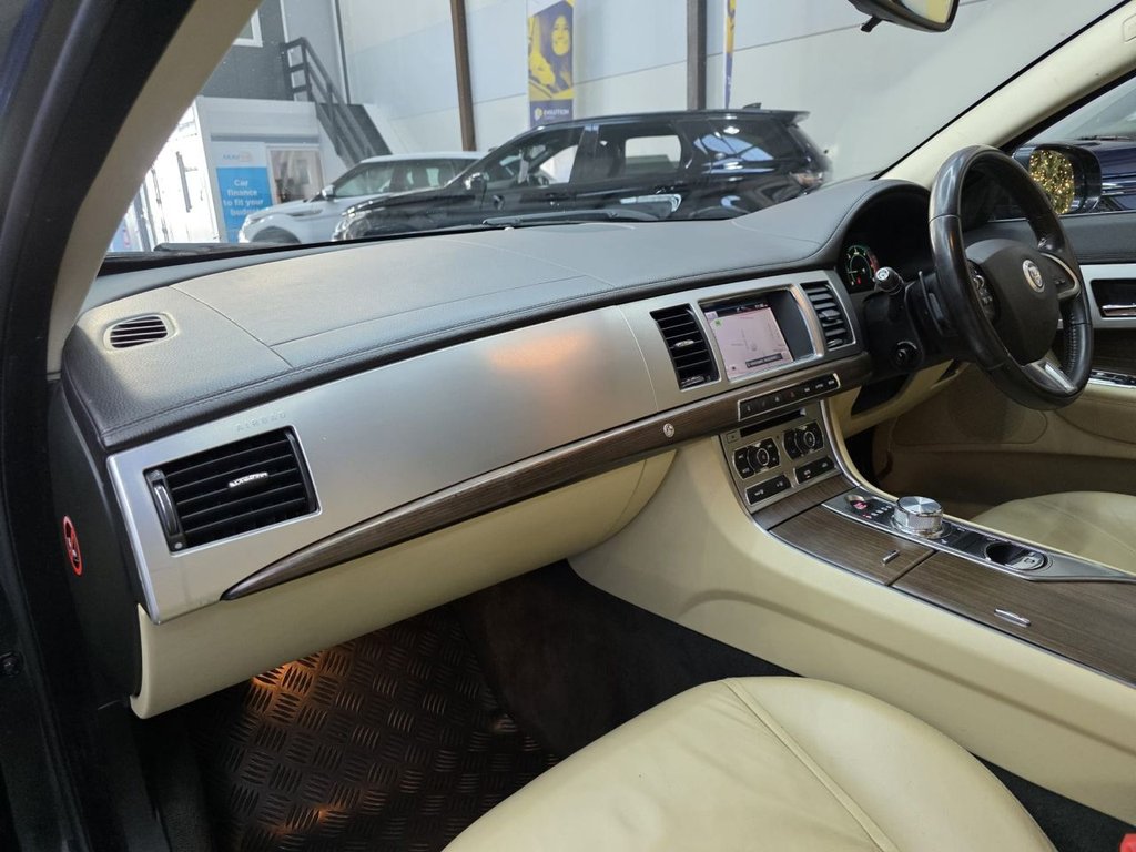 Used Jaguar XF 2012 for sale - 76934719: Photo 16