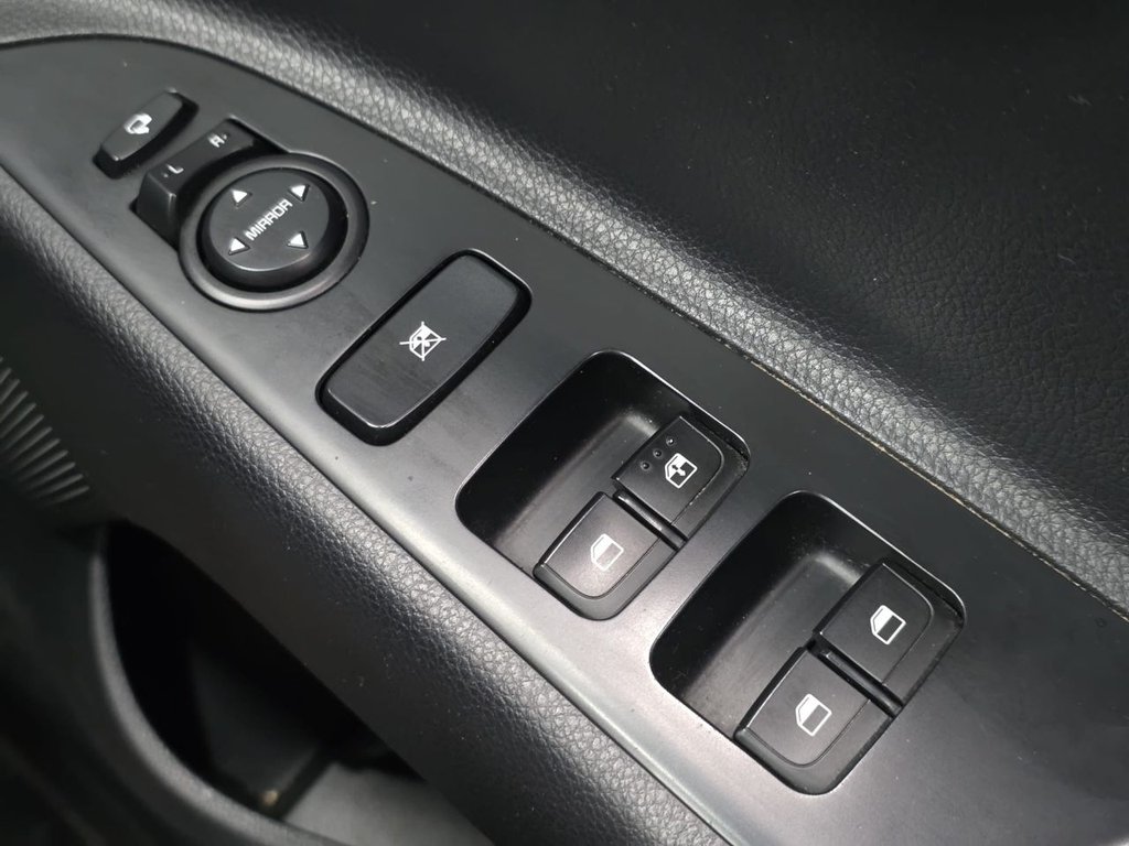 Used Kia Stonic 2018 for sale - 77959815: Photo 30