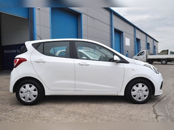 Used Hyundai i10 2014 for sale - 76569980: Photo