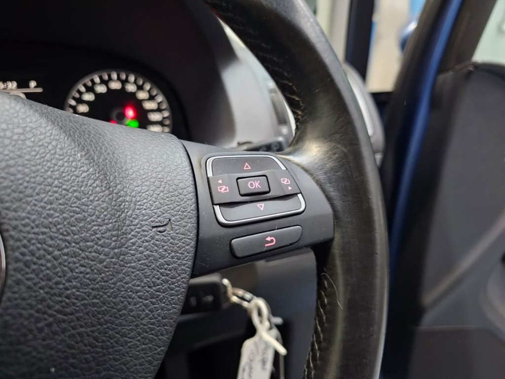Used Volkswagen Touran 2011 for sale - 75985842: Photo 36