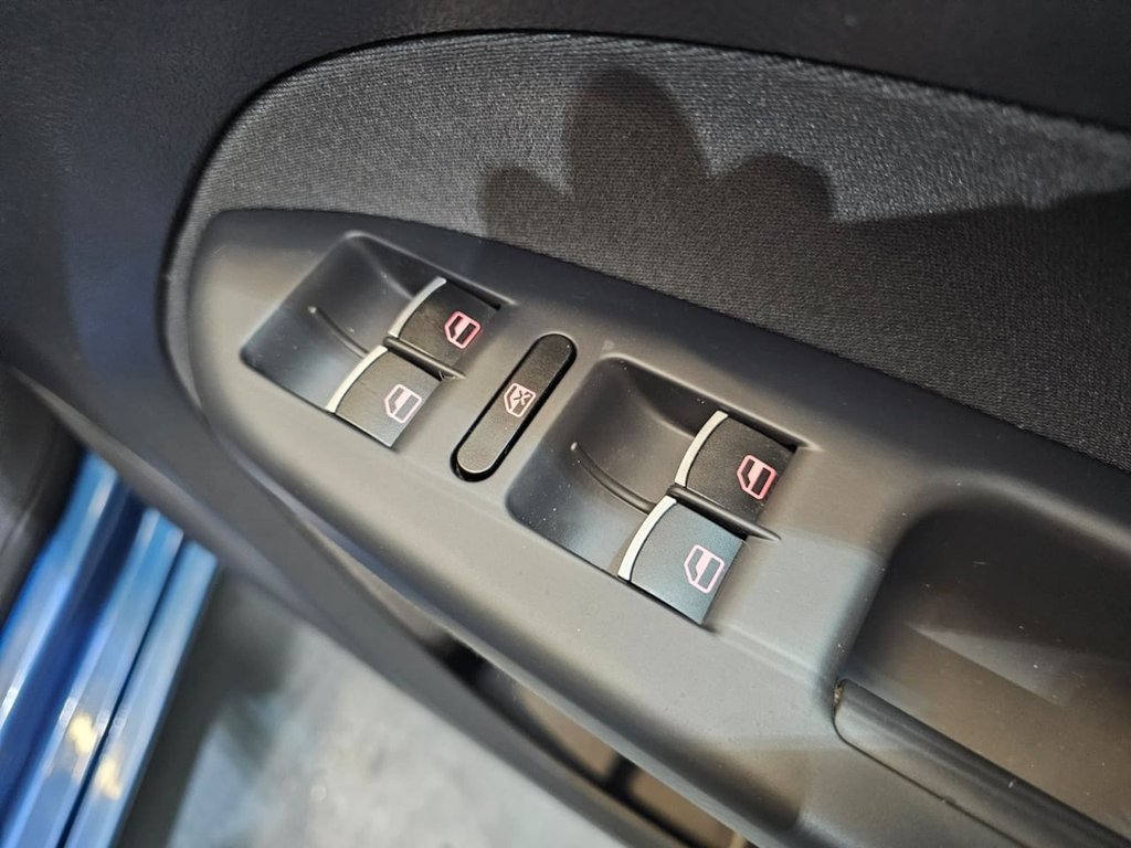 Used Volkswagen Touran 2011 for sale - 75985842: Photo 40