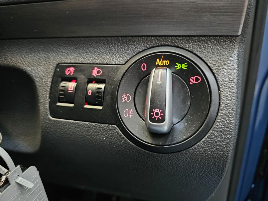 Used Volkswagen Touran 2011 for sale - 75985842: Photo 42