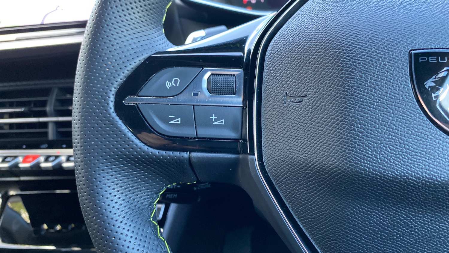 Used Peugeot 2008 2023 for sale - 76110281: Photo 23