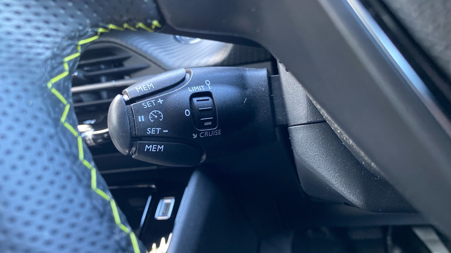 Used Peugeot 2008 2023 for sale - 76110281: Photo 32