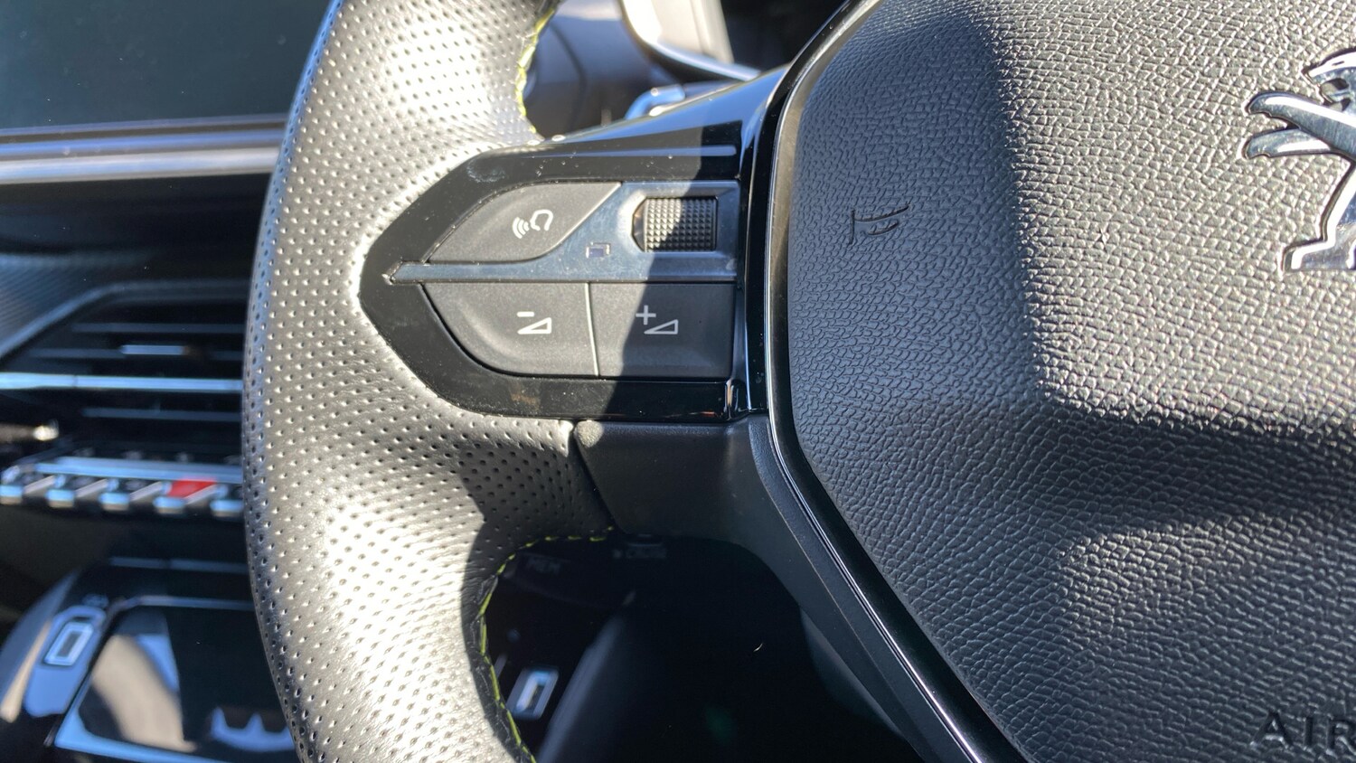 Used Peugeot 2008 2023 for sale - 75942590: Photo 23