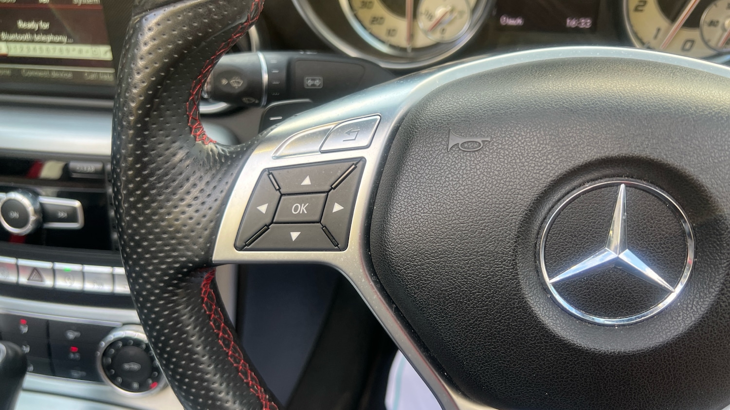 Used Mercedes-Benz SLK 2014 for sale - 76359096: Photo 23