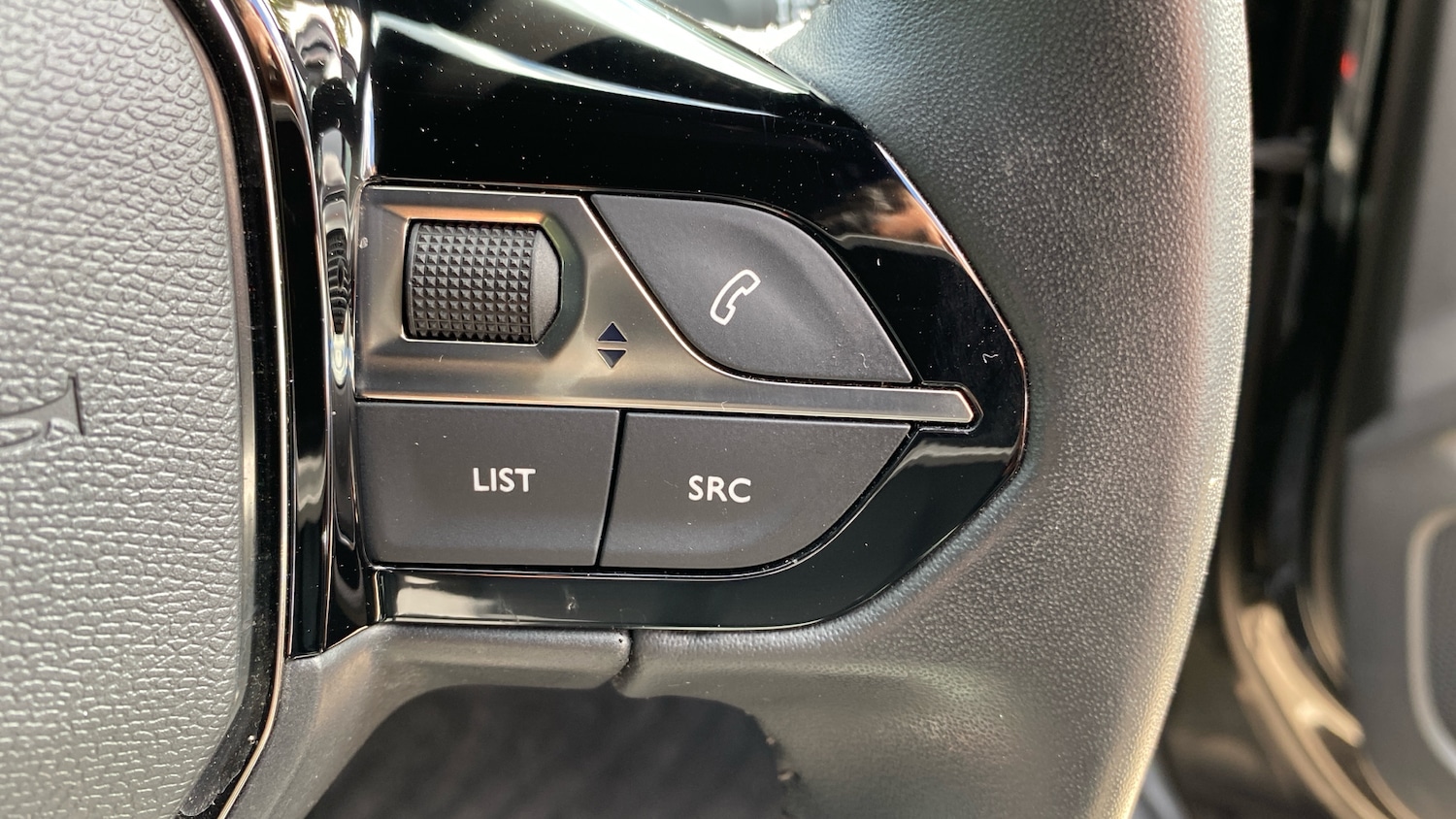 Used Peugeot 2008 2023 for sale - 75901341: Photo 24