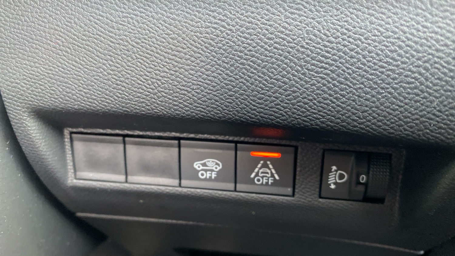Used Peugeot 2008 2023 for sale - 75901341: Photo 29