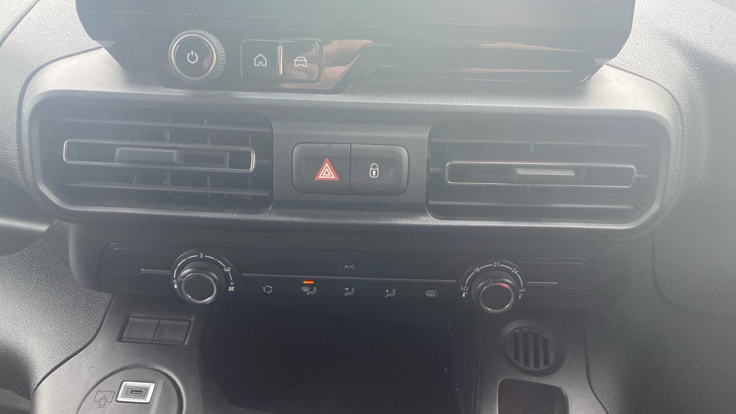 Used Peugeot Partner 2025 for sale - 76966108: Photo 20