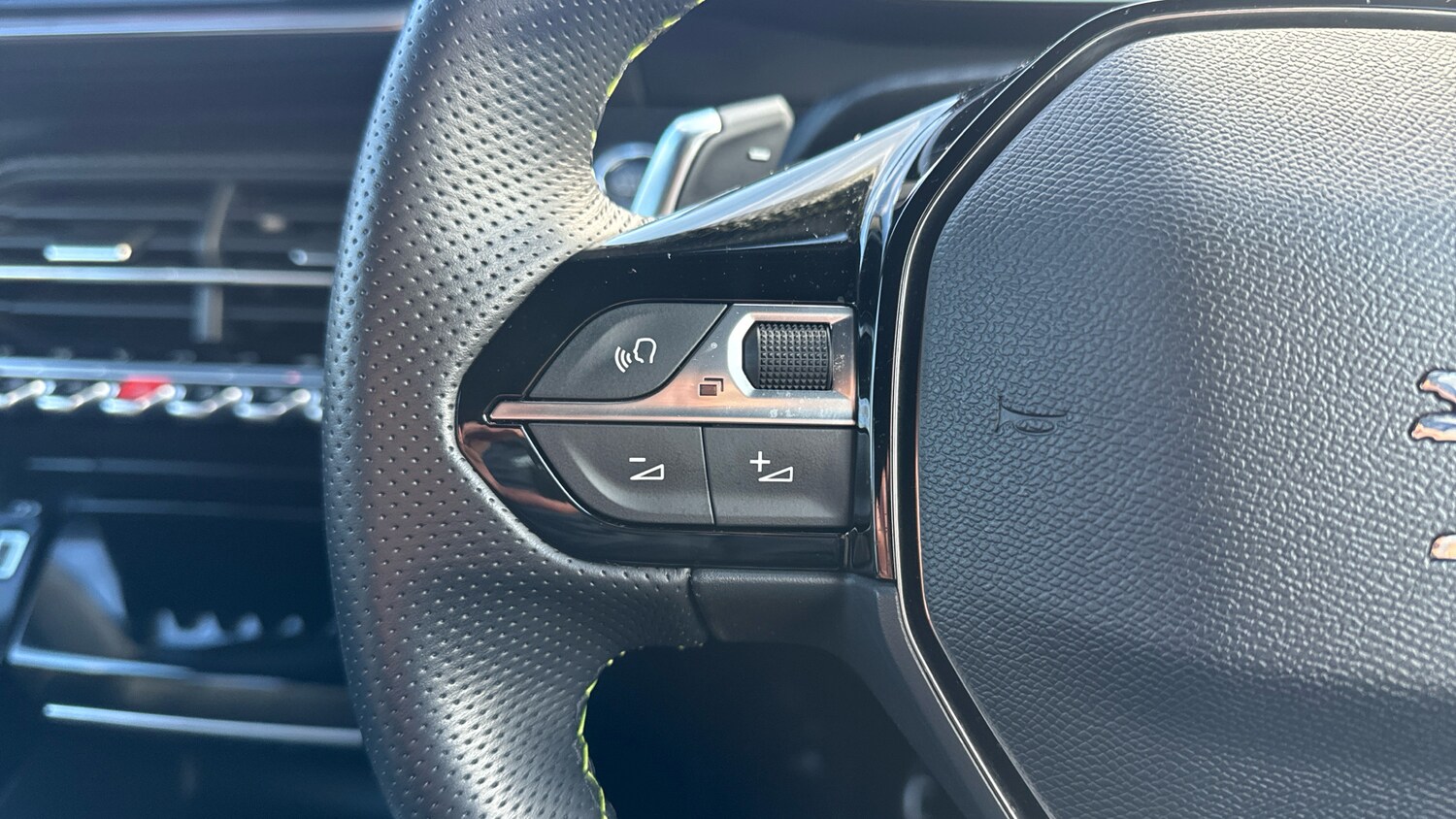 Used Peugeot 2008 2022 for sale - 77412835: Photo 23