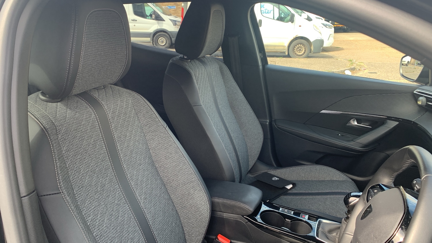 Used Peugeot 2008 2023 for sale - 76574345: Photo 41