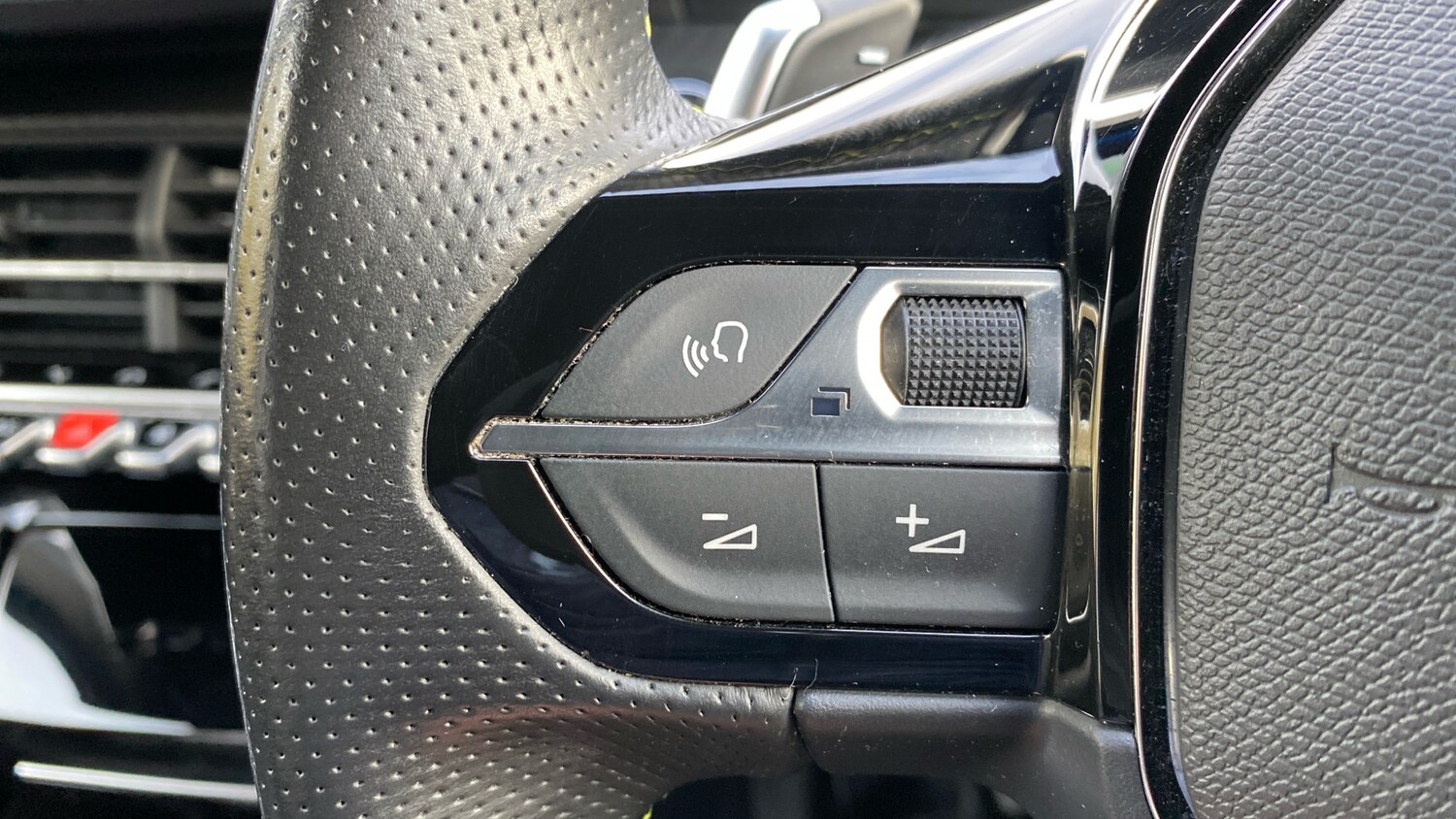 Used Peugeot 2008 2023 for sale - 76772547: Photo 24