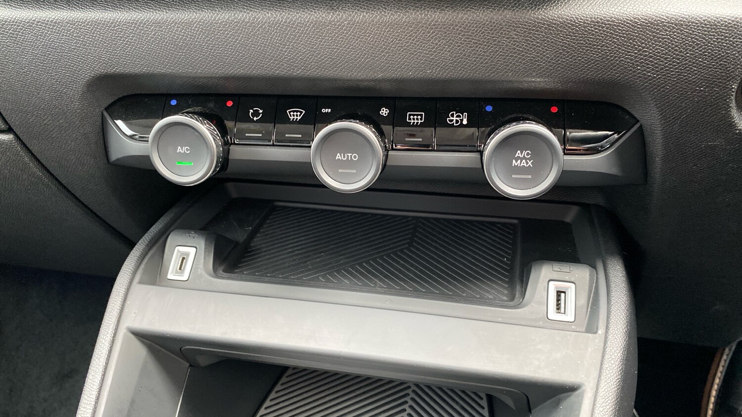 Used Citroen C4 2023 for sale - 76887916: Photo 31