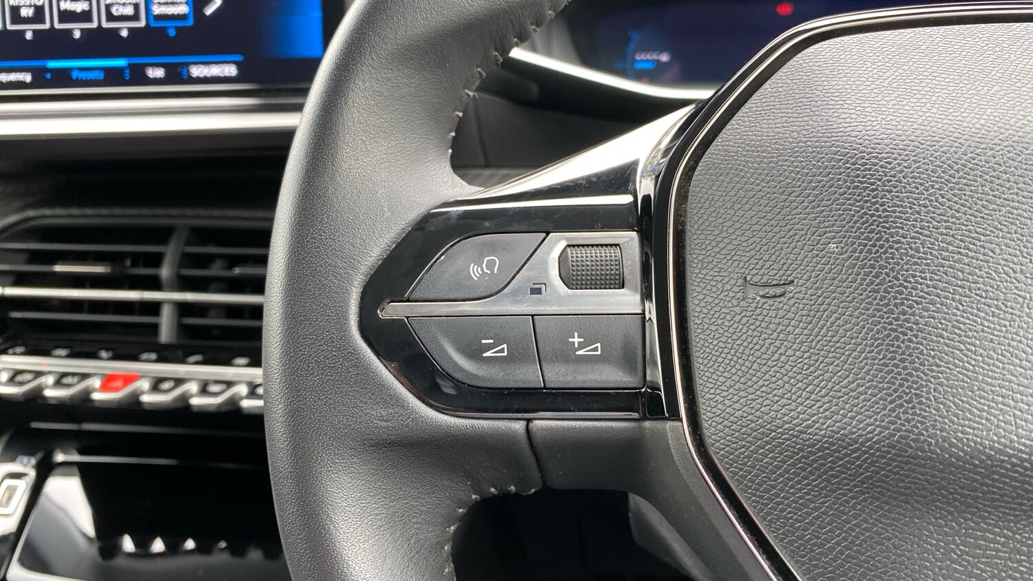 Used Peugeot 2008 2022 for sale - 75901347: Photo 23