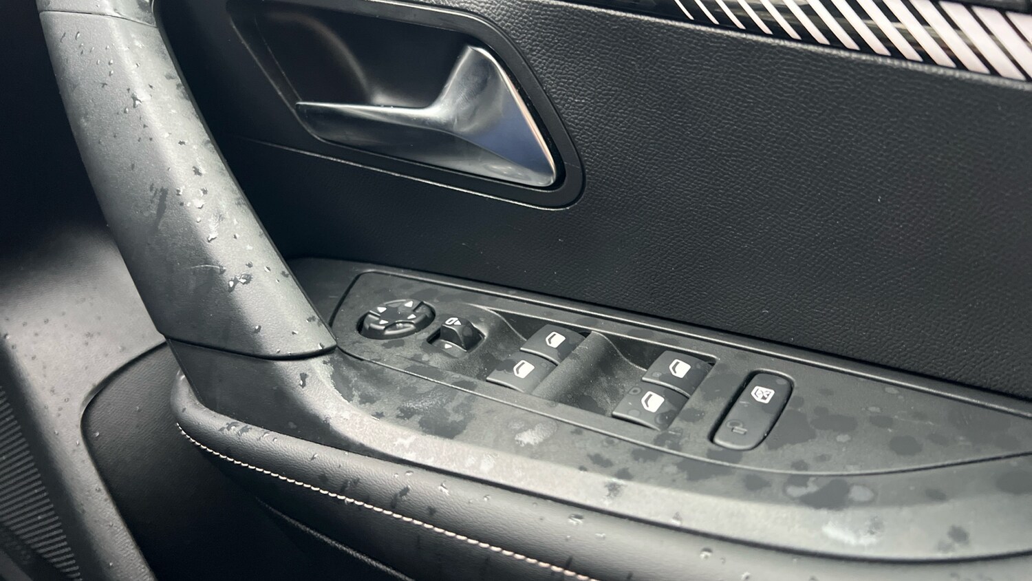 Used Peugeot 2008 2023 for sale - 76086019: Photo 22