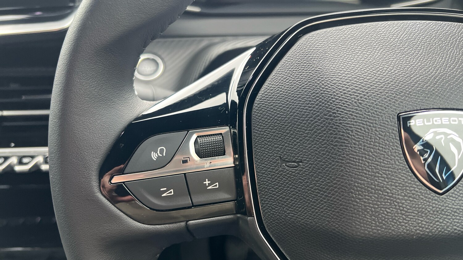 Used Peugeot 2008 2023 for sale - 76086019: Photo 23