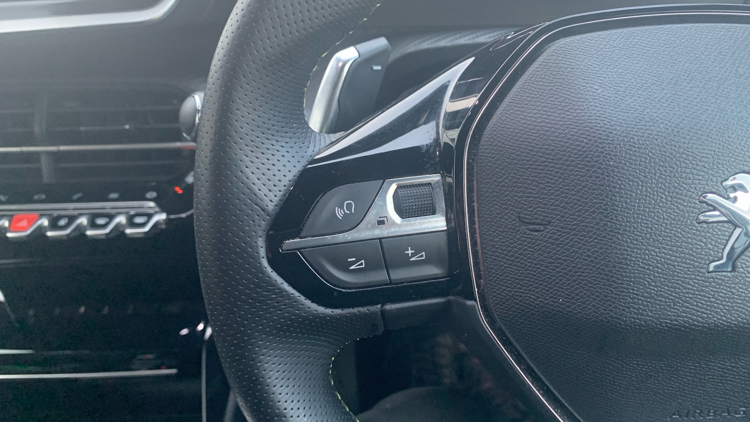 Used Peugeot 2008 2023 for sale - 76586419: Photo 23