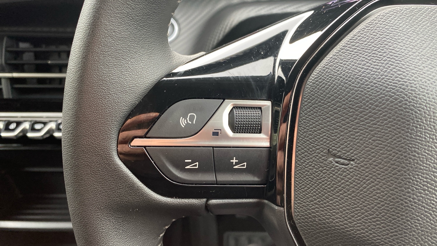 Used Peugeot 208 2023 for sale - 76690688: Photo 24