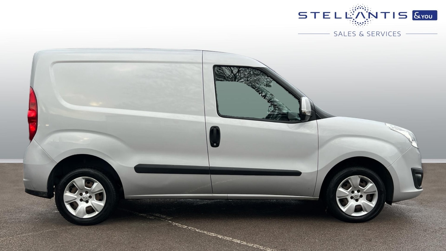 Used Vauxhall Combo 2018 for sale - 76953752: Photo 2