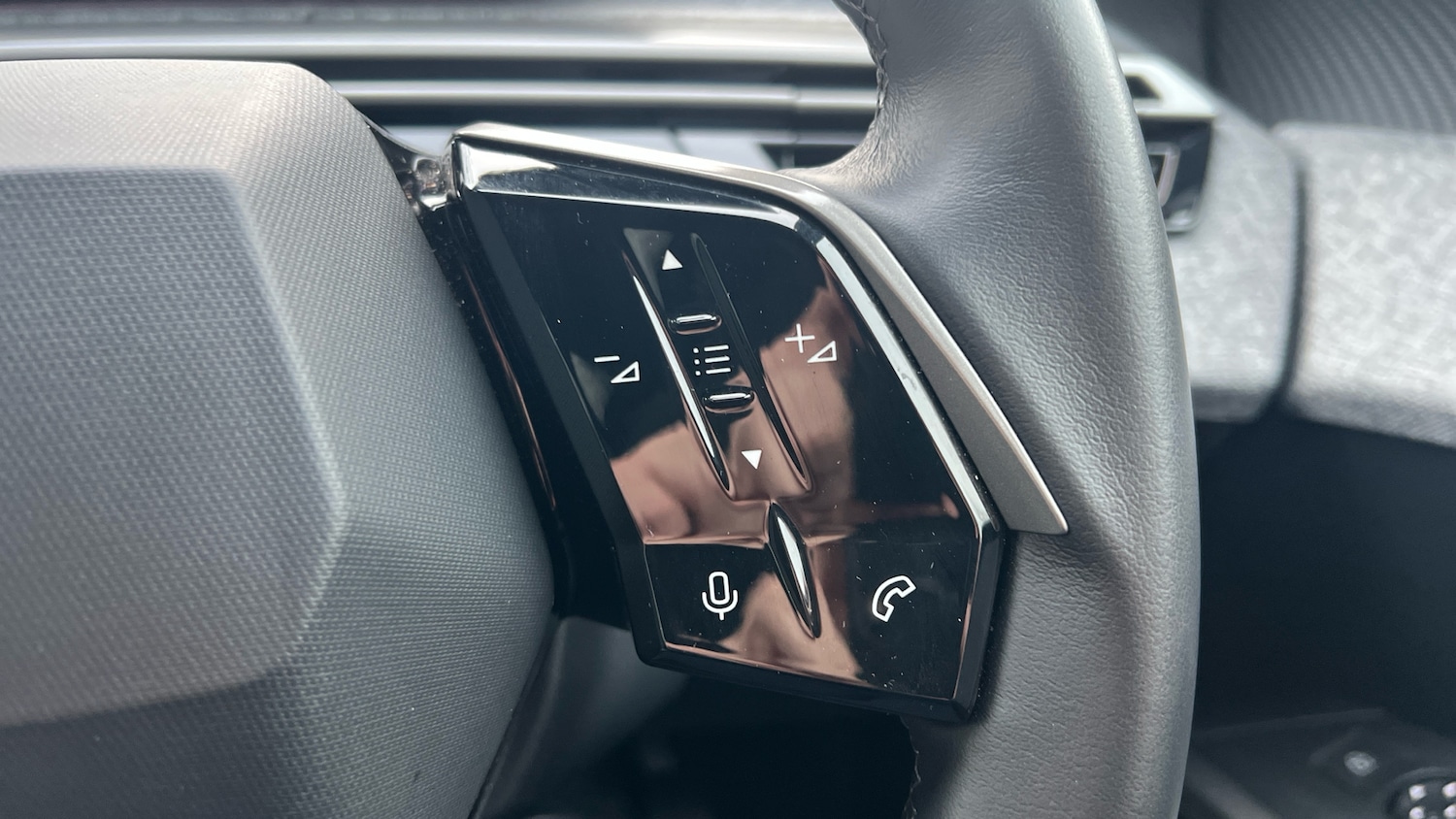 Used Peugeot 5008 2024 for sale - 77121175: Photo 25