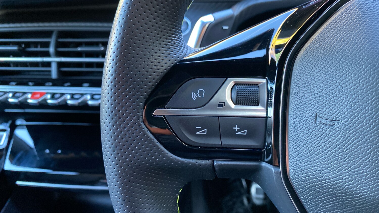 Used Peugeot 2008 2022 for sale - 76716089: Photo 24