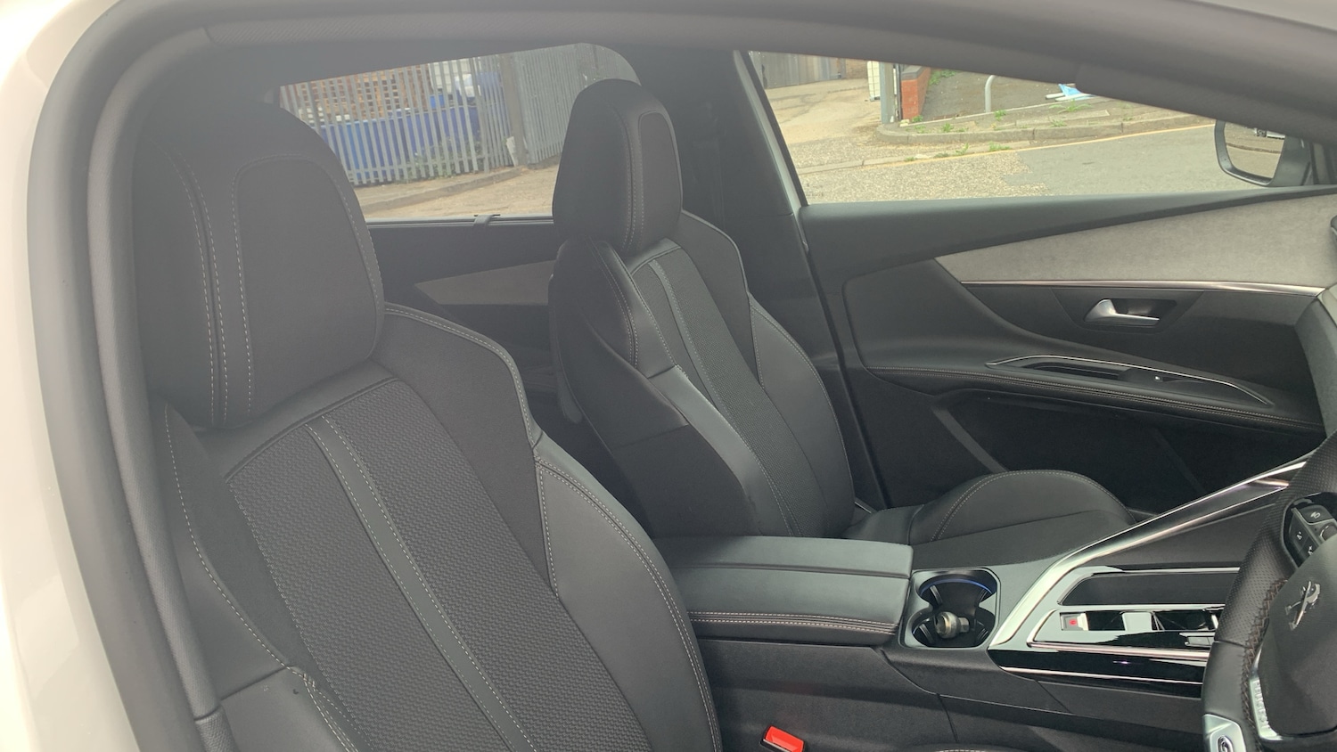 Used Peugeot 5008 2024 for sale - 76574340: Photo 42