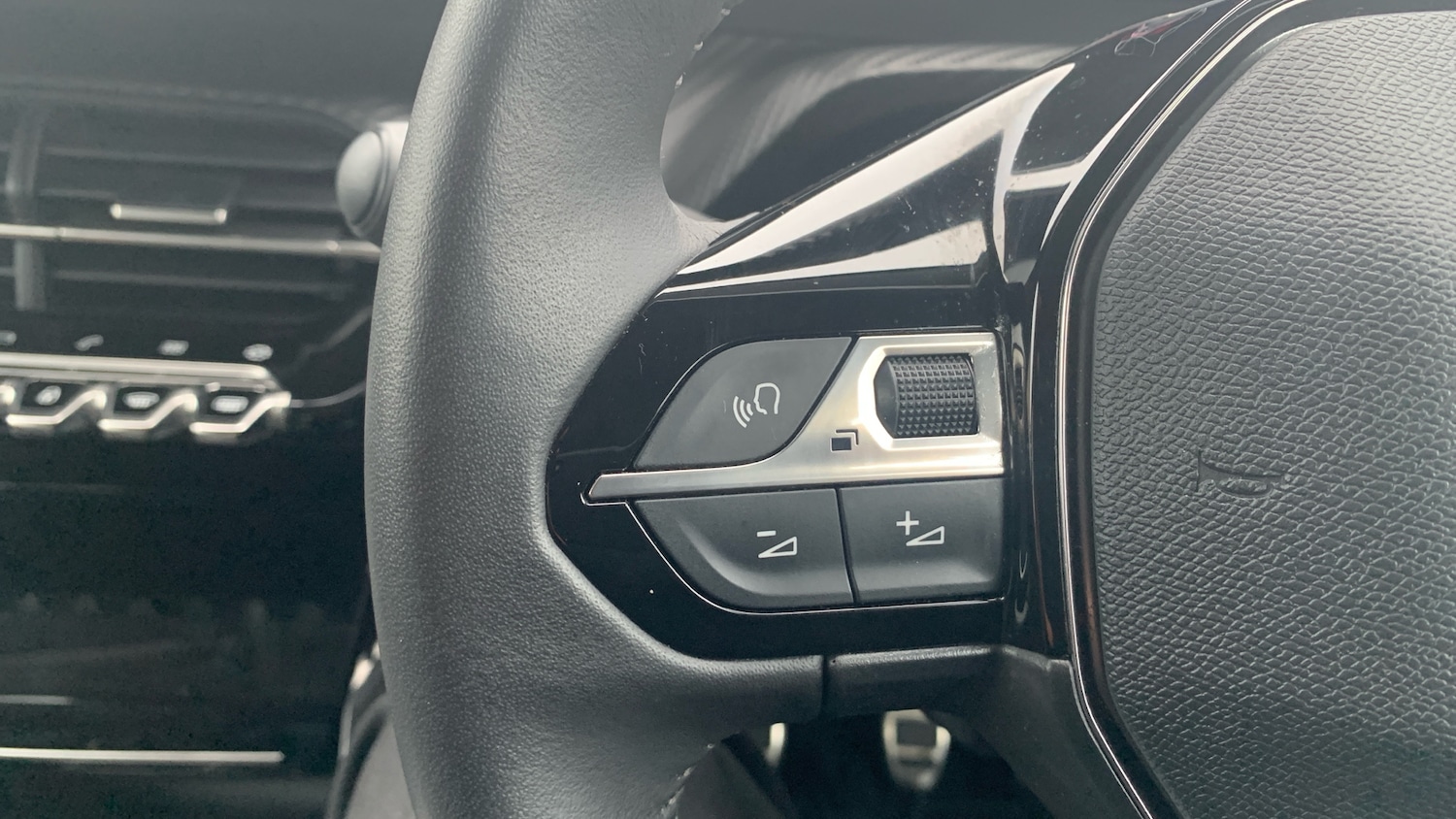 Used Peugeot 2008 2022 for sale - 76634741: Photo 23