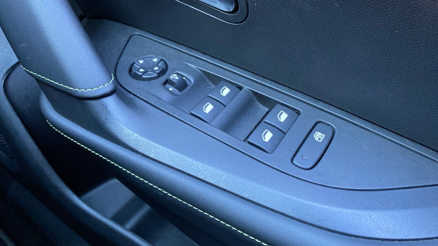 Used Peugeot 2008 2023 for sale - 76856189: Photo 23