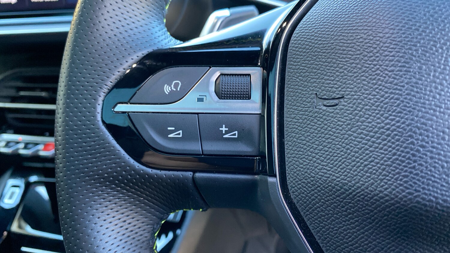 Used Peugeot 2008 2023 for sale - 76856189: Photo 24